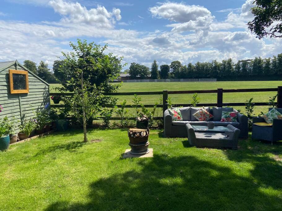 Beautiful Shepherd'S Hut Newmarket  Exterior photo